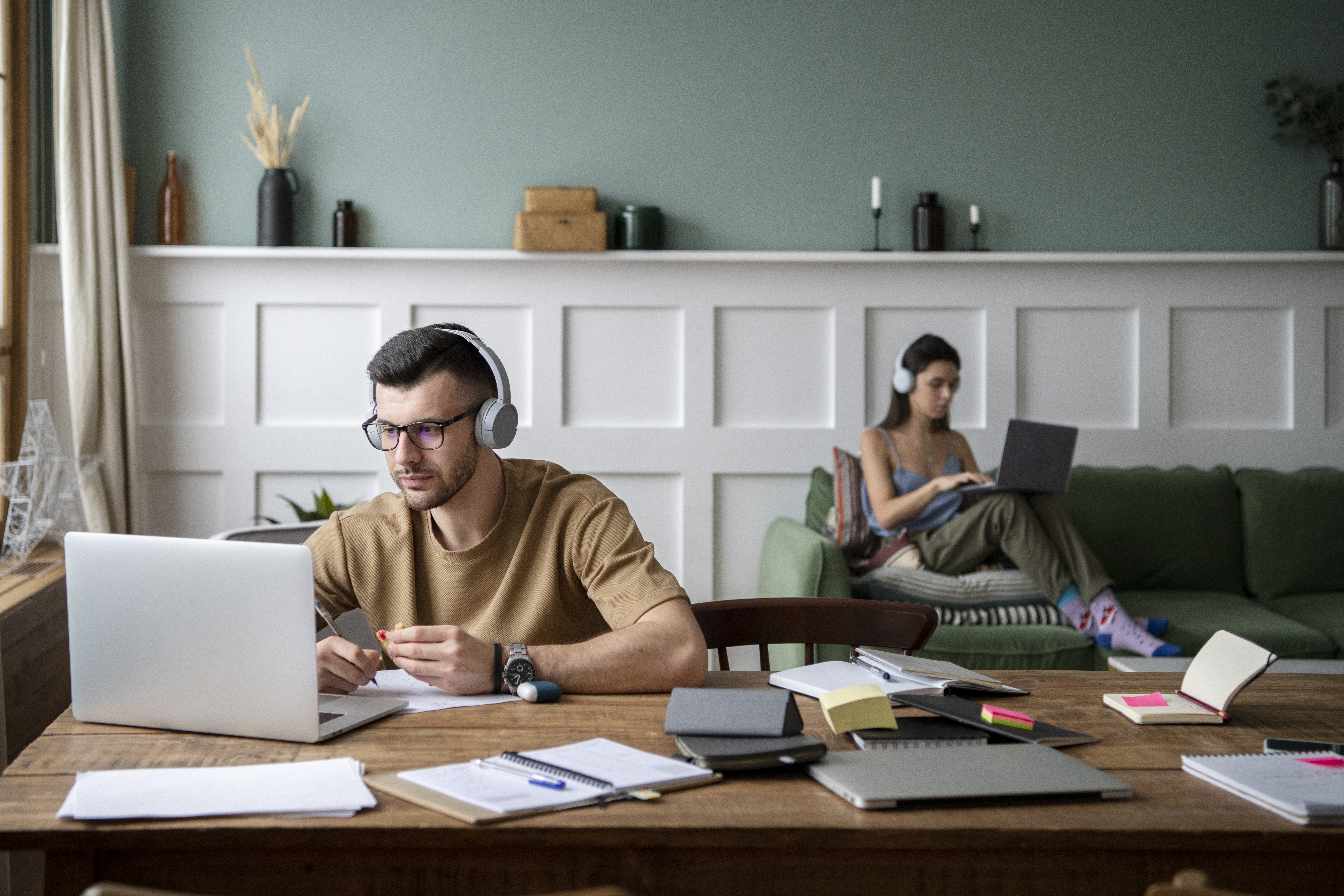 Freelance vs Agency Virtual Assistants